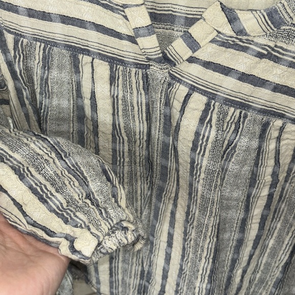 Cream and blue top by Knox Rose. Euc. - Picture 3 of 6